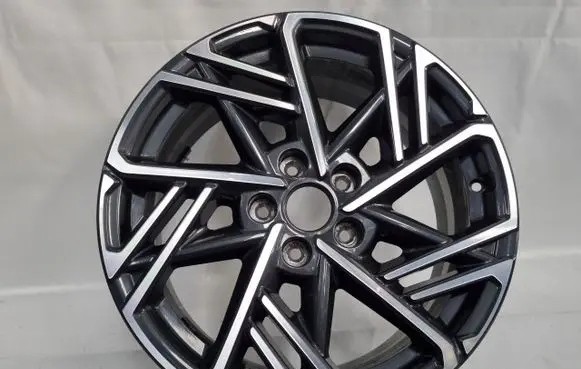 Hyundai Kona I R18 alloy rim 