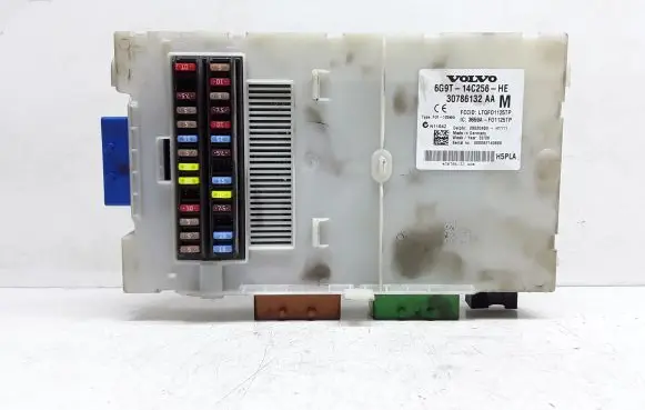Volvo S80 Fuse module 30786132 30786132AA 6G9T14C256HE