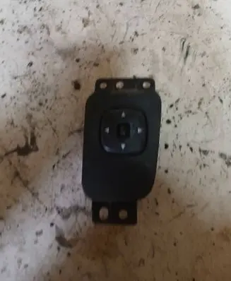 Wing mirror switch