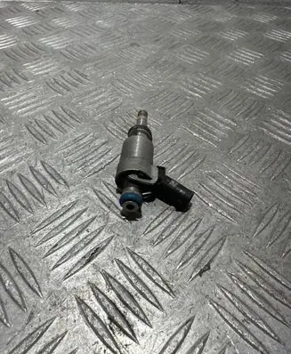 Volkswagen Golf V Fuel injector 0261500