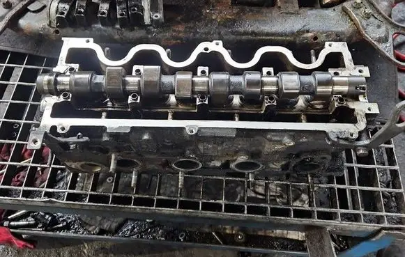 Opel Zafira B Engine head 55193091 IMPRK1521028