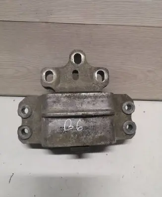 Volkswagen PASSAT B6 Engine mount bracket 3C0199555