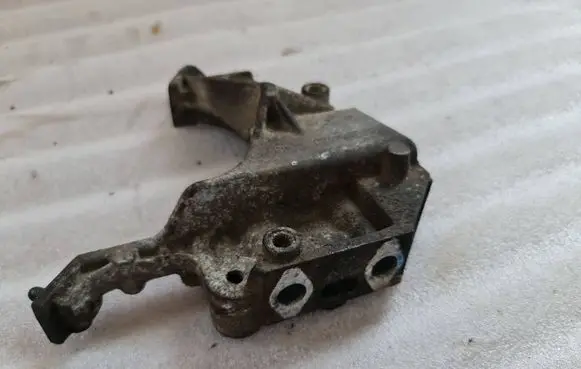 Peugeot 807 Engine mounting bracket 9635969880