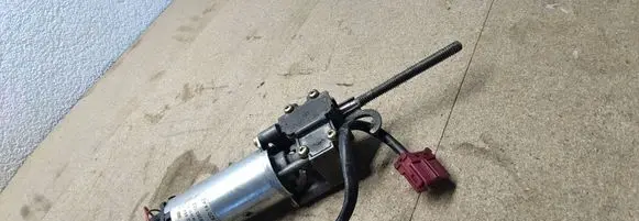 Mercedes-Benz S W220 Seat adjustment motor 0130002484 198350102 208201442