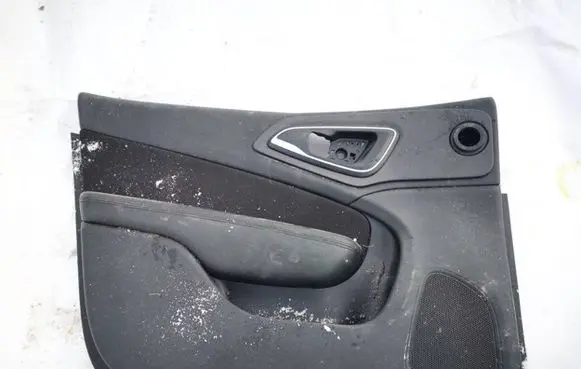 Chrysler 200 Front door card panel trim 53825 1yy91trmaa