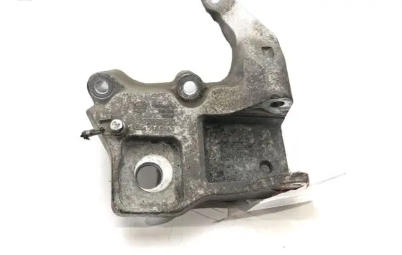Engine mounting bracket