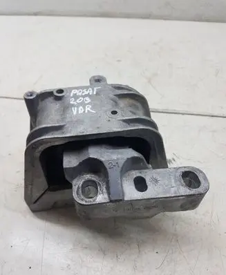 Volkswagen PASSAT CC Engine mount bracket 230188620