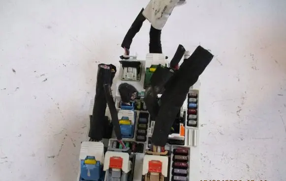 Peugeot 308 Fuse box set 9841490480