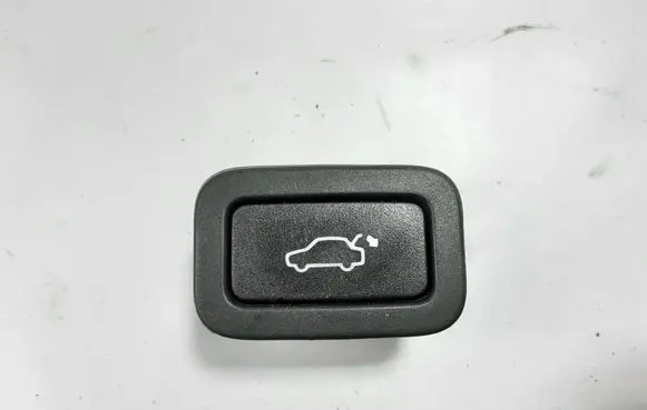 Volvo XC70 Tailgate/boot open switch button 31264960AA