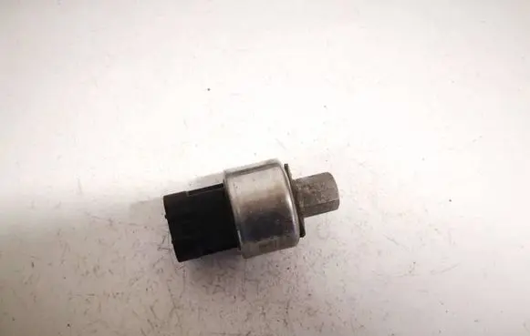 Opel Vectra B Air conditioning (A/C) pressure sensor 90506752 280447