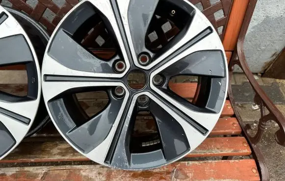 Nissan Leaf II (ZE1) R17 alloy rim 