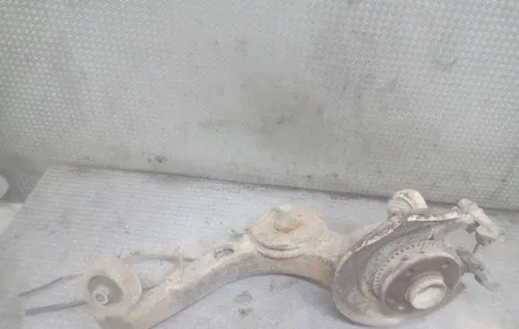 Skoda Octavia Mk1 (1U) Rear wheel hub spindle/knuckle 
