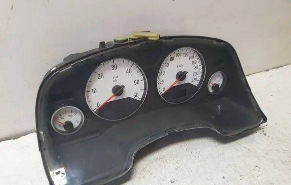 Opel Zafira A Speedometer (instrument cluster) 88311318