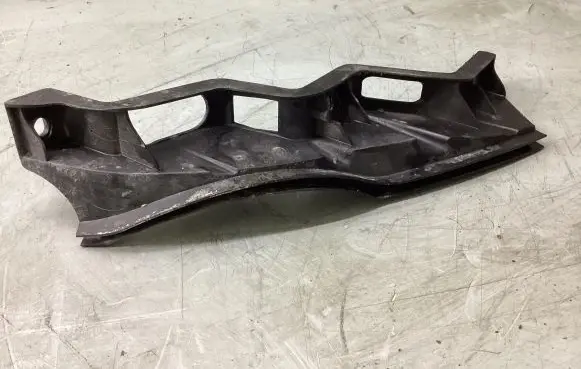 Volkswagen PASSAT B6 Front bumper mounting bracket