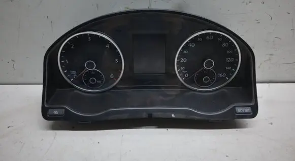 Volkswagen Tiguan Speedometer (instrument cluster) 5N0920982D