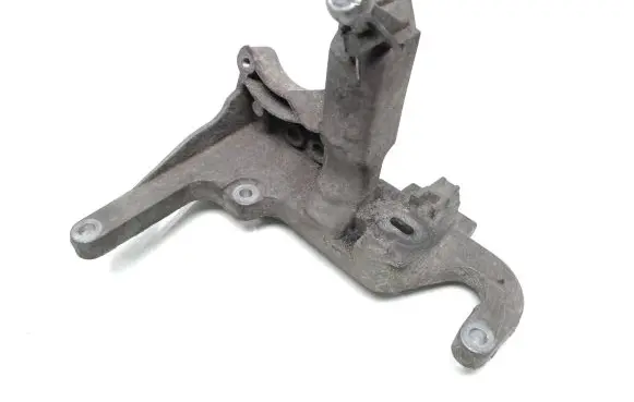 Ford Focus Engine mounting bracket Av6Q9B470BB