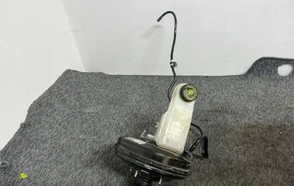 Mitsubishi Colt Brake booster