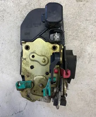 Chrysler Sebring (ST-22 - JR) Rear door lock