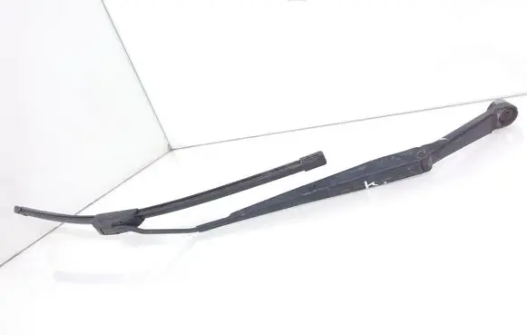Nissan X-Trail T31 Front wiper blade arm 8927JG
