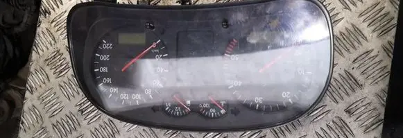 Volkswagen Golf IV Speedometer (instrument cluster) 1j0919880d