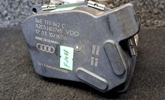 Audi Q7 4L Throttle valve 06E133062C