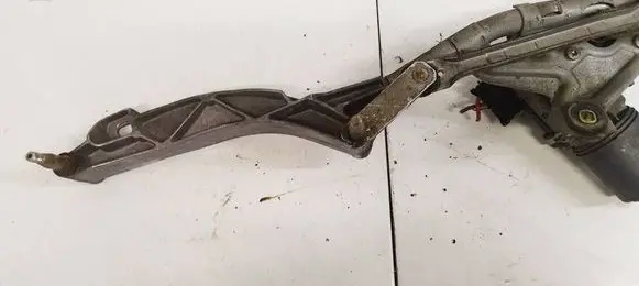 Mercedes-Benz CLS C219 Front wiper linkage and motor 