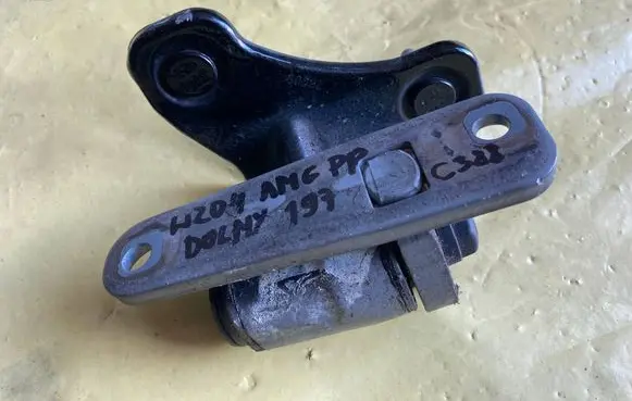 Mercedes-Benz C AMG W204 Front door lower hinge 0908