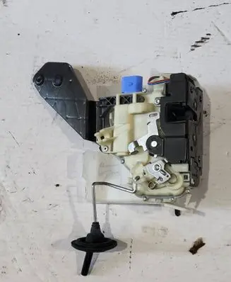 Volkswagen Multivan T5 Front door lock 7H0837349A