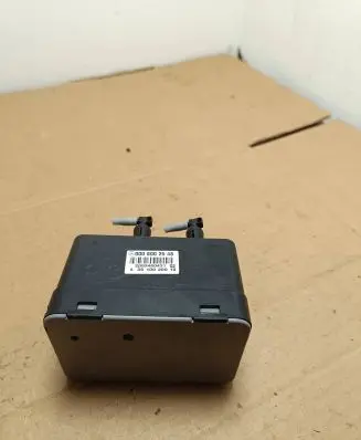 Mercedes-Benz E W211 Central locking vacuum pump A3510020010 0008002548 2053460431