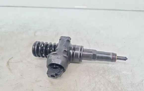 Volkswagen Touran I Fuel injector 038130073AG
