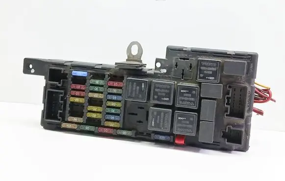 Volvo S60 Fuse module 518828108 30728008