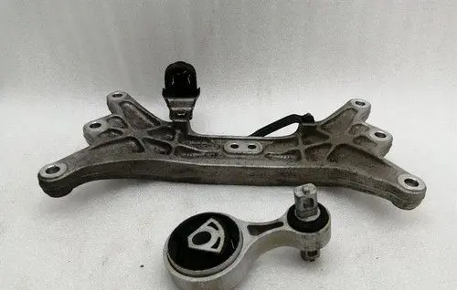 Maserati GranTurismo Gearbox mount 670001738