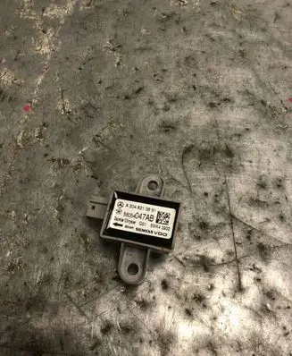 Mercedes-Benz C W204 Airbag deployment crash/impact sensor A2048210651