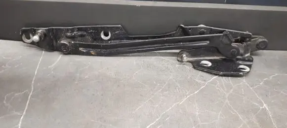 Audi 100 S4 C4 Tailgate hinge 4a5827499a