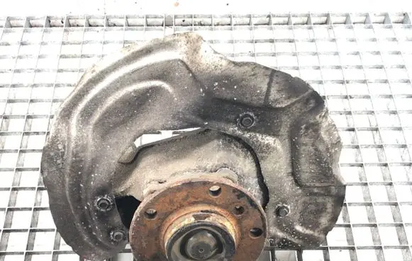BMW 4 F32 F33 Front wheel hub spindle knuckle 