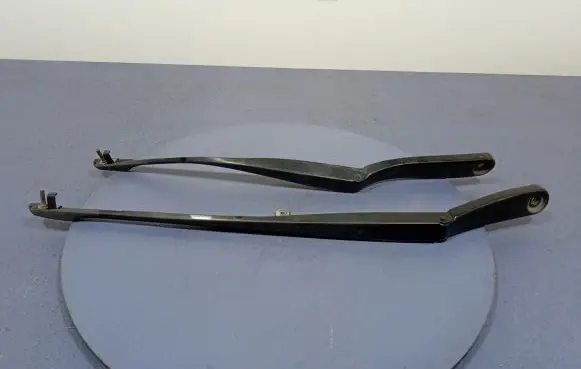 BMW 5 F10 F11 Front wiper blade arm 71824597182594