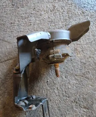 Hyundai Santa Fe Engine mount bracket