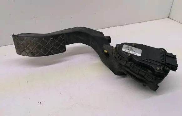 Volkswagen PASSAT B5 Accelerator throttle pedal 6PV007770