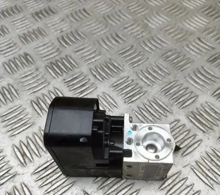 Porsche Taycan 9J1 Air conditioning (A/C) expansion valve 4M0816702A