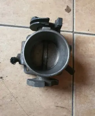 Volkswagen PASSAT B3 Throttle valve 037061aa B3294