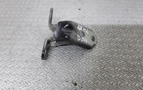 Hyundai Grandeur Front door lower hinge 