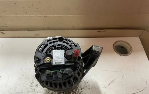 Volvo V70 Generator/alternator 30658085 0124525060
