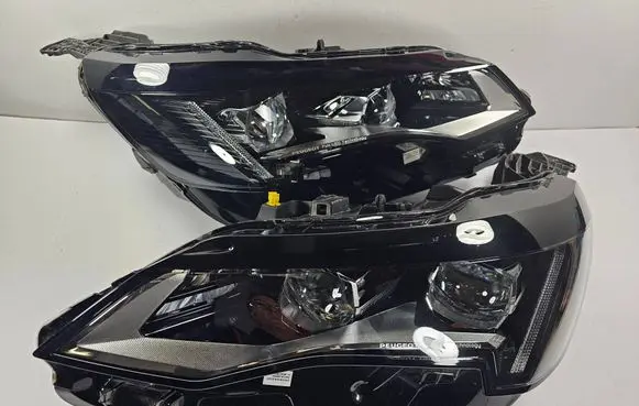 Peugeot 3008 II Headlights/headlamps set 9836230580