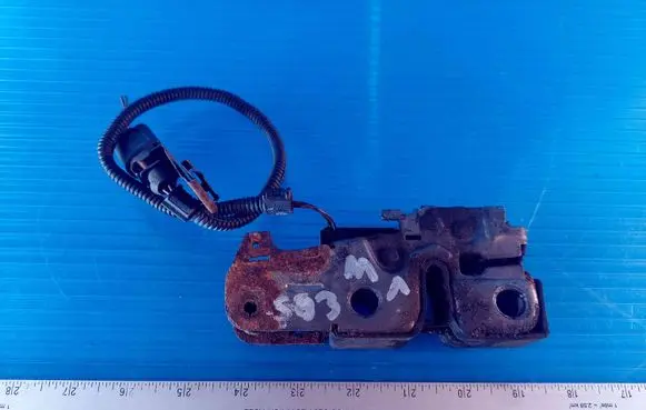 Volkswagen Eos Engine bonnet/hood lock/catch
