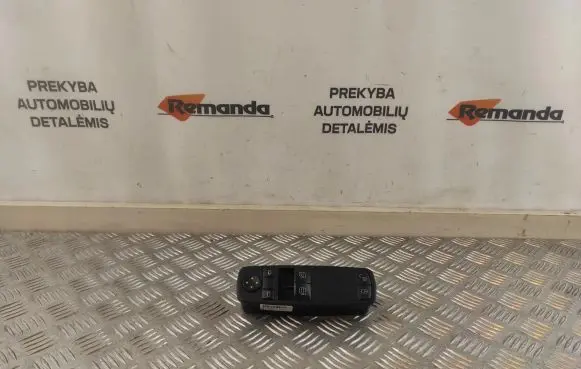 Mercedes-Benz A W169 Electric window control switch A1698206410 03728250
