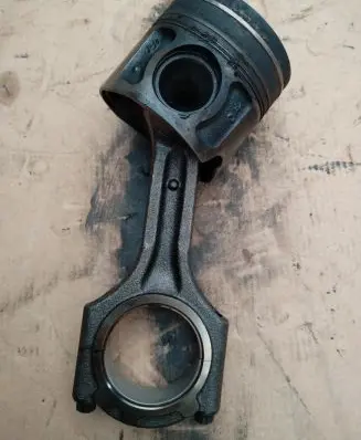 Hyundai Santa Fe Piston with connecting rod