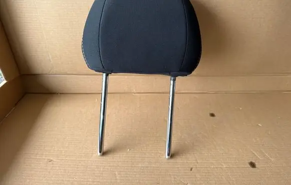 Ford Mustang VI Front seat headrest 