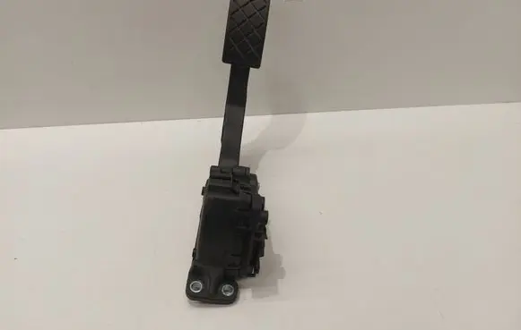 Accelerator throttle pedal