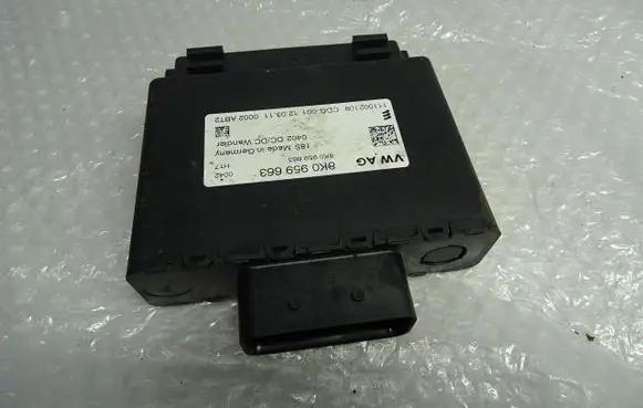 Audi A3 S3 8P Voltage converter/converter module 8K0959663