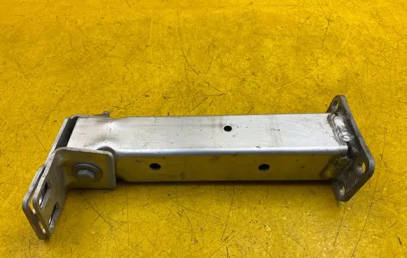 Audi Q8 Radiator support slam panel bracket 4M0802038C 4M0801940